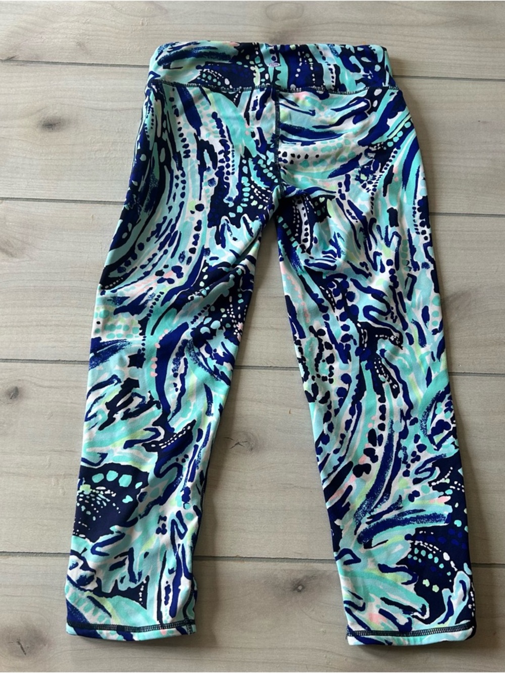 Lilly Pulitzer Luxletic Blue Coral Print 21" Cropped Activewear Leggings - Picture 4 of 6